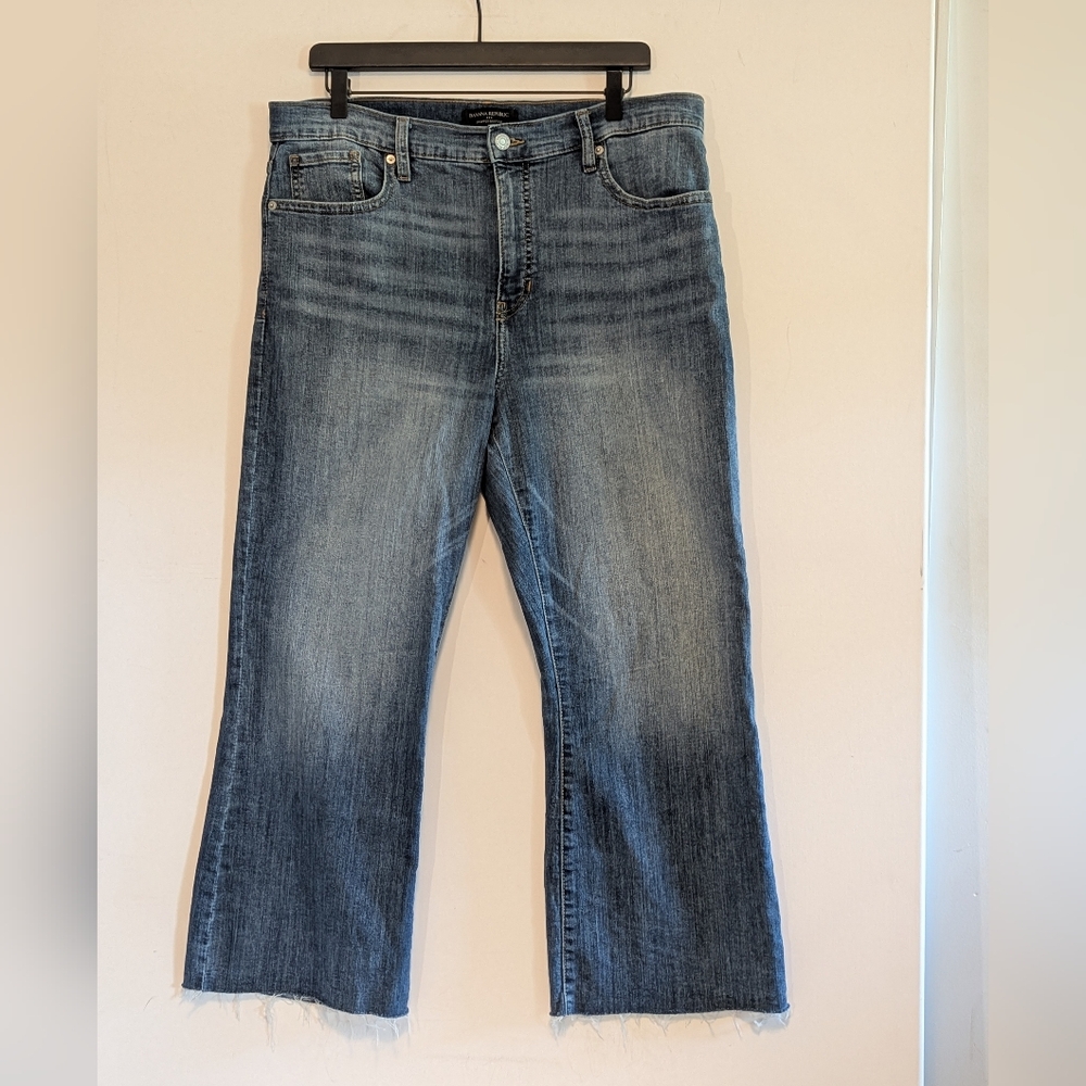 Banana Republic Women's Boot Cut Jeans in Blue Denim raw hem great used cond.